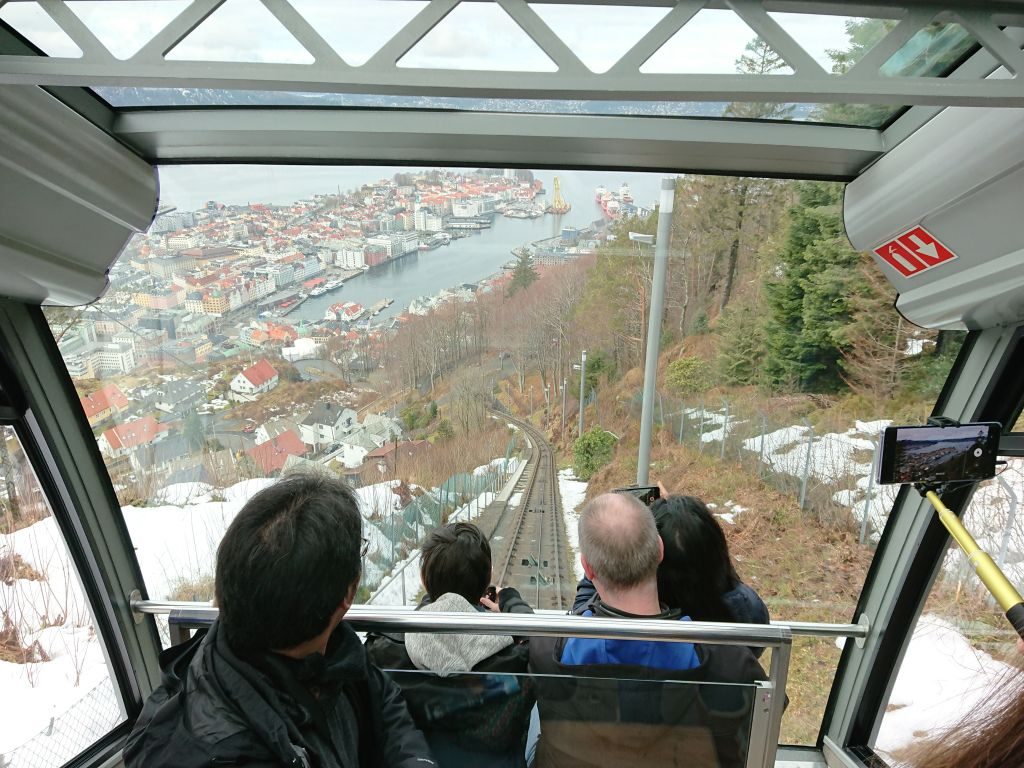 Heading down by Fløybanen