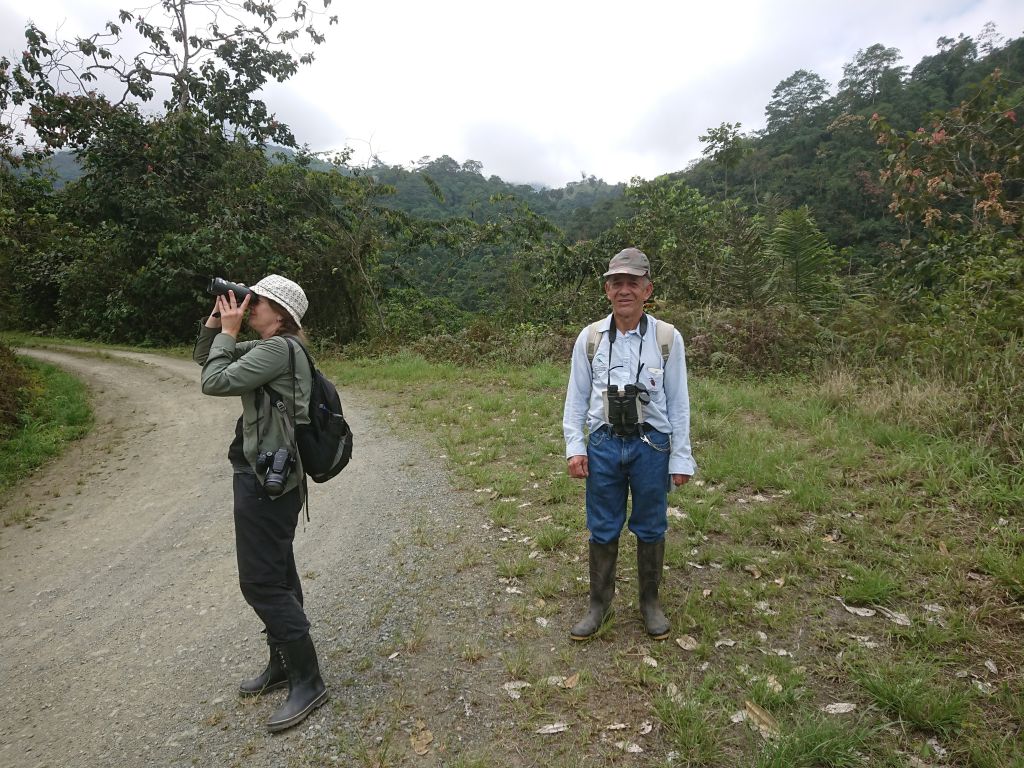 Birding med Baldomiro. Adgangsvejen til Umbrellabird Lodge. Buenaventura, Ecuador.