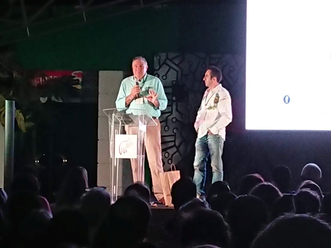 Tim Appleton og Carlos Mario Wagner på hovedscenen. Colombia Birdfair 2019, Cali, Colombia.