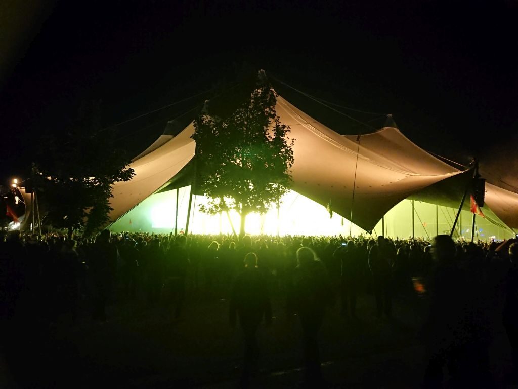 Der var fest under teltet da Underworld spillede "Born Slippy" (ja den fra filmen Trainspotting). Arena, Roskilde Festival 2019.