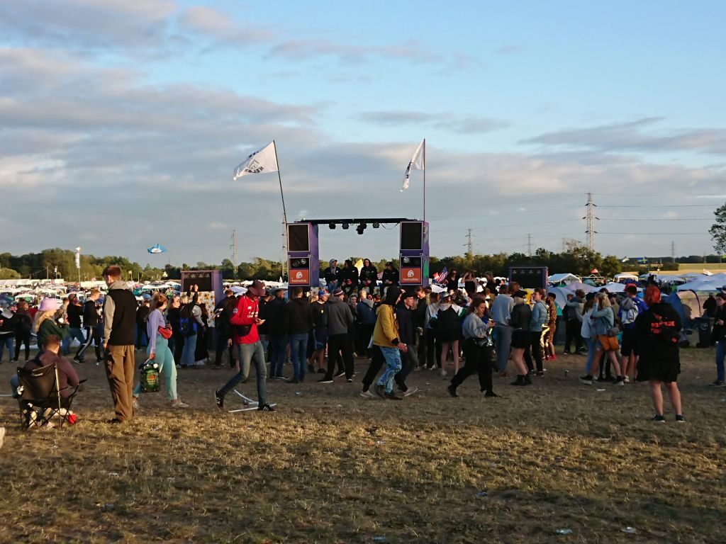 Fest i et at campingområderne i Warm up-dagene. Roskilde Festival 2019.